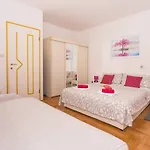 Zenta Apartment *